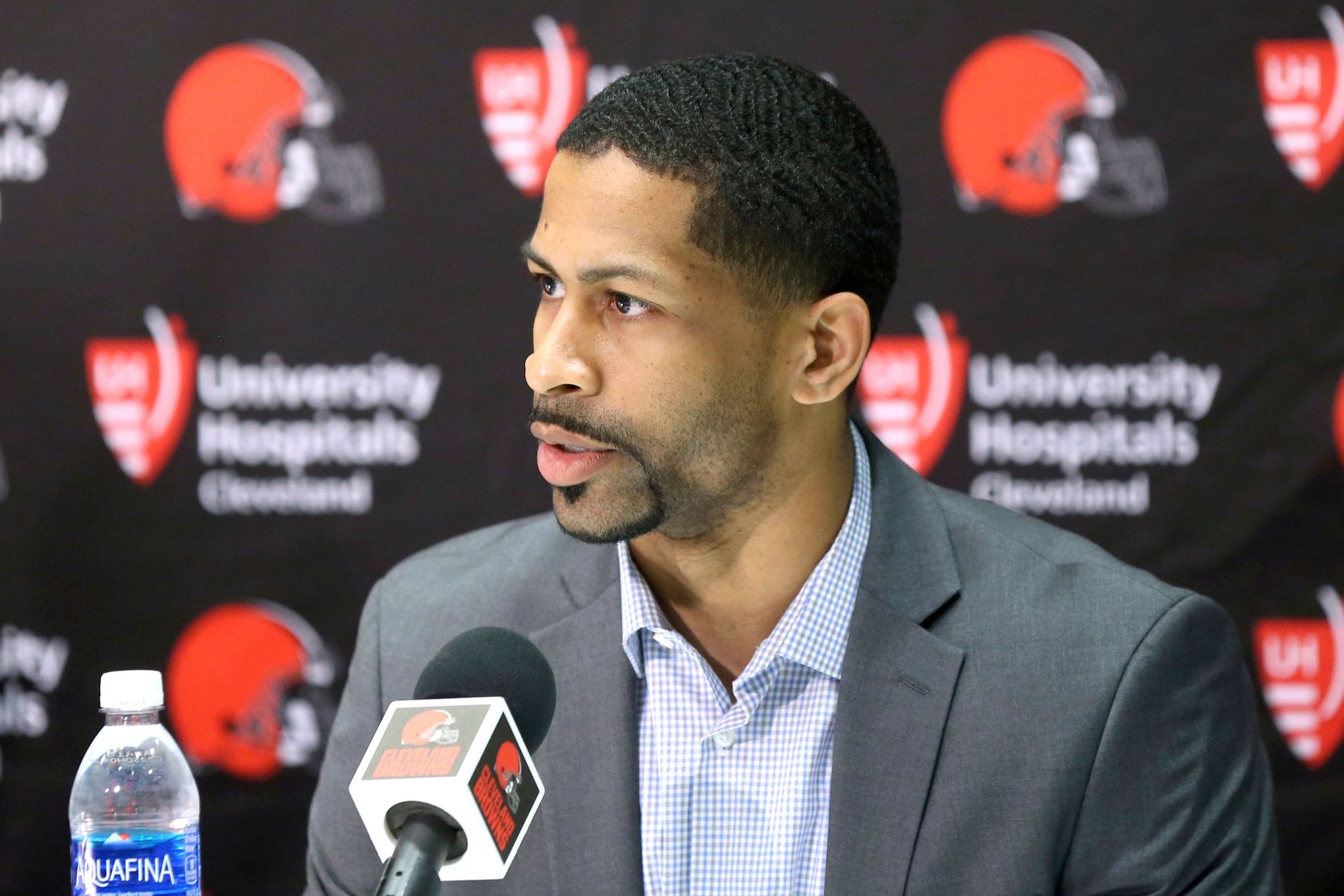 AP source: Browns part ways with execs Wolf, Highsmith