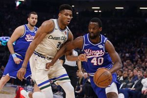 Bucks cruise past Kings on slow night for Antetokounmpo