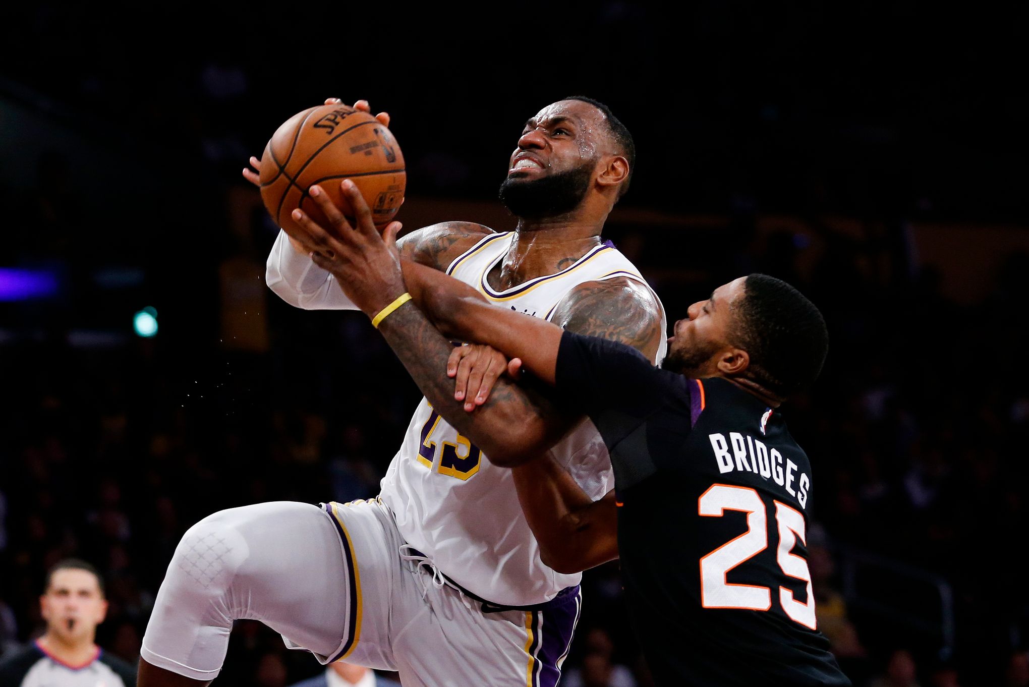 LeBron James, Kyle Kuzma Lead Lakers to Dominant Win over