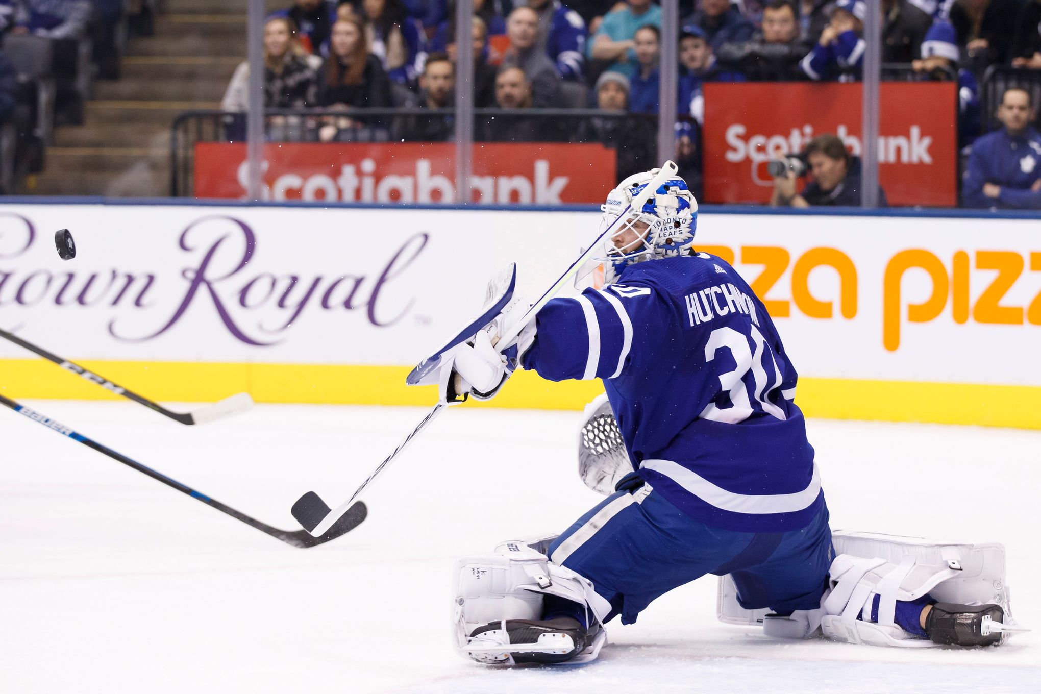 Justin Bieber enjoys Maple Leafs' victory over the Islanders