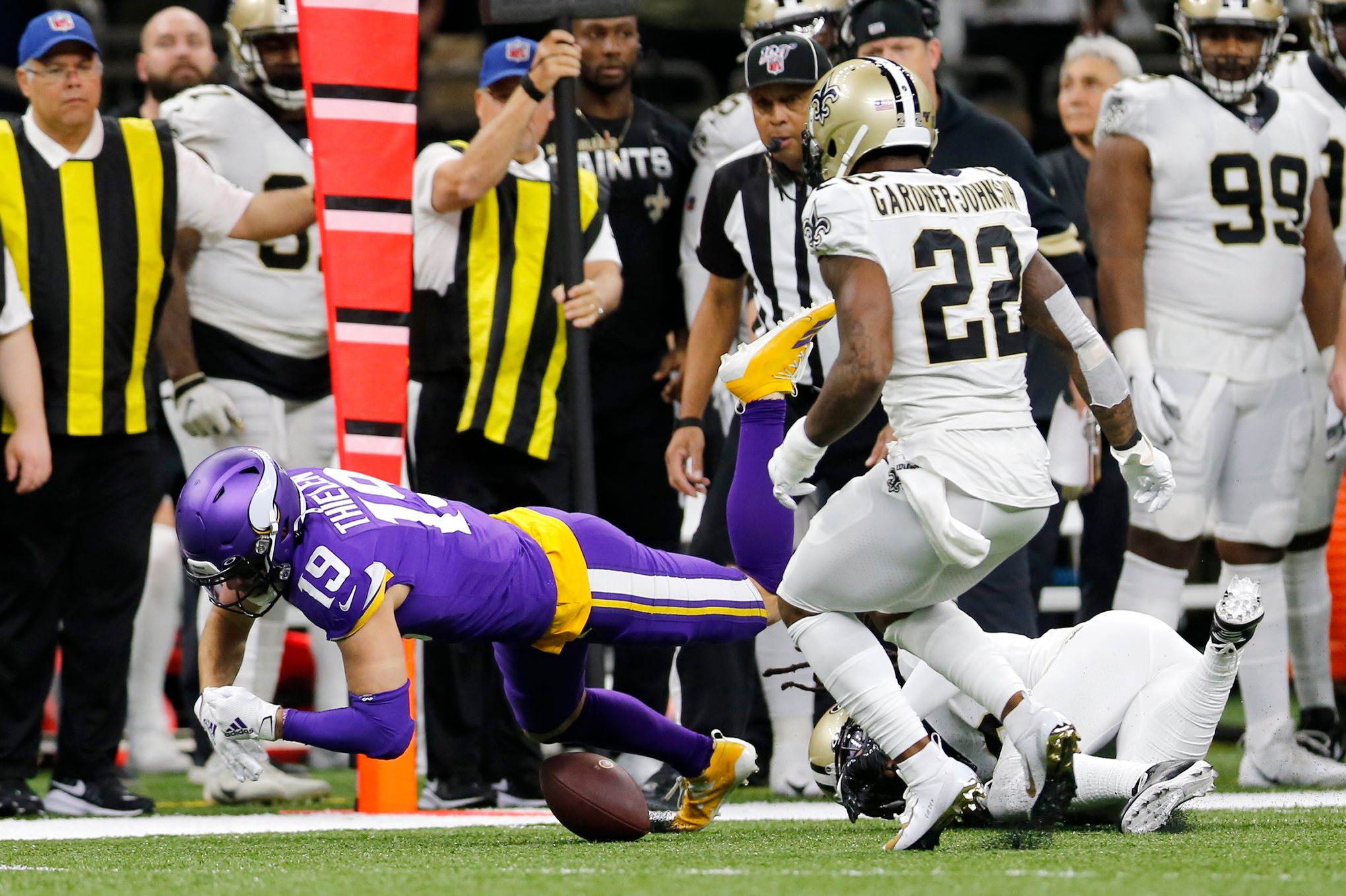 Vikings WR Adam Thielen injury update; plus, more NFL news from