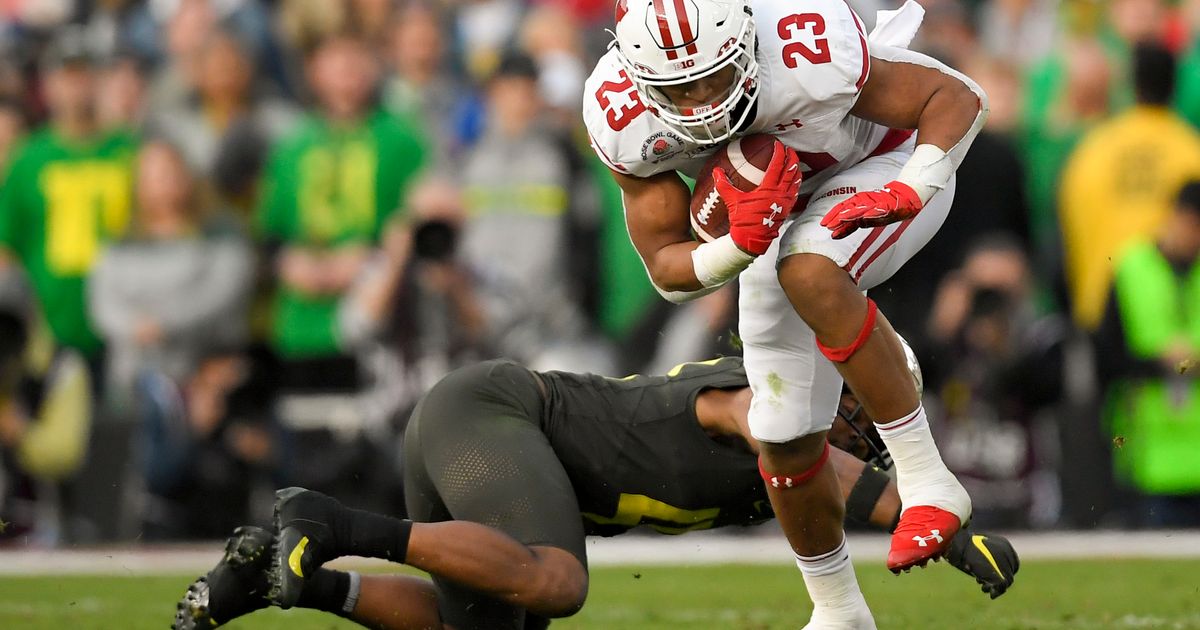 Wisconsin running back Jonathan Taylor to enter NFL draft