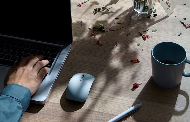Few environments are less conducive to grieving than the average privacy-deficient, harshly lit American office. (Margeaux Walter / The New York Times)