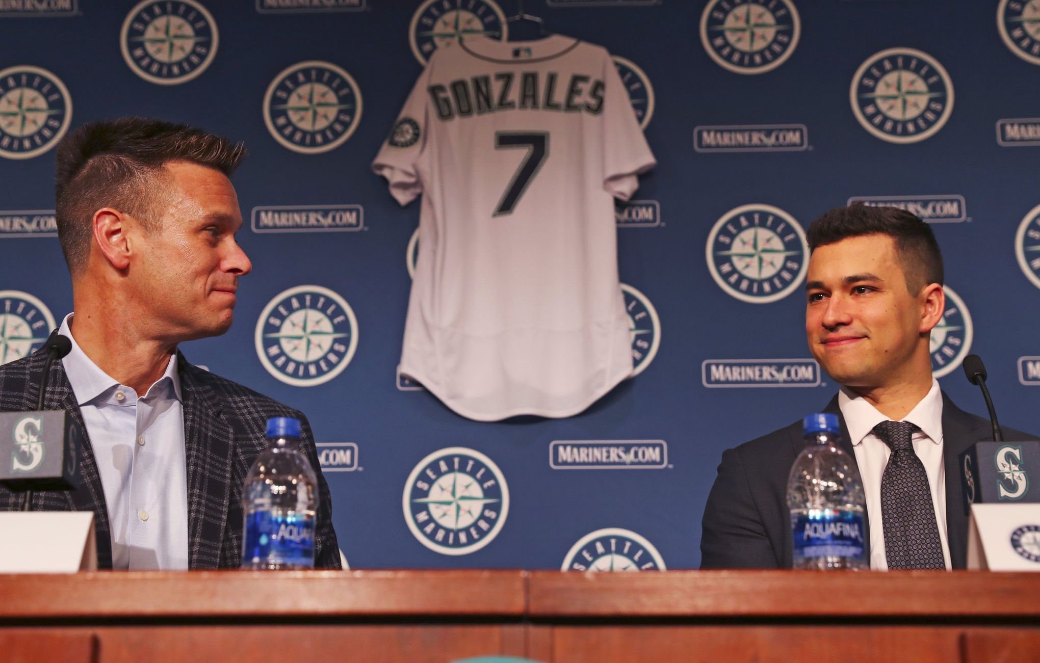 Mariners sign Gonzales to a four-year extension