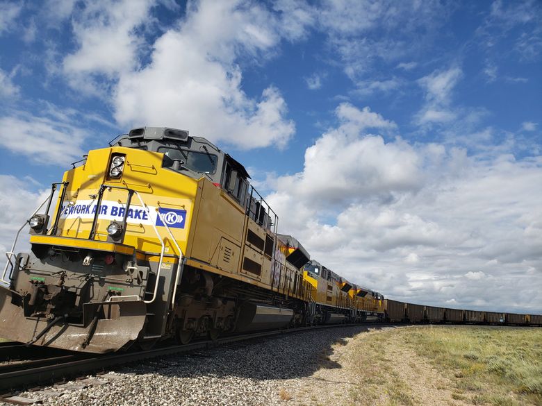 Why railroads put locomotives in the middle of a train - Trains