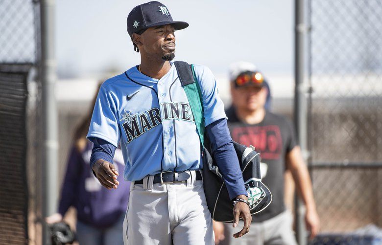 Dee Gordon has new baby with wife, new role with Mariners