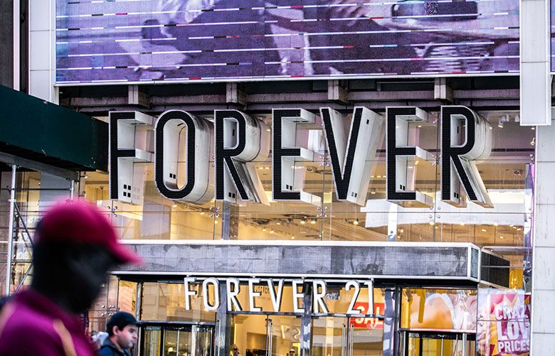 Pedestrians walk past the Forever 21 Time Square store in New York on Aug. 29, 2019 (Bloomberg photo by Jeenah Moon).
