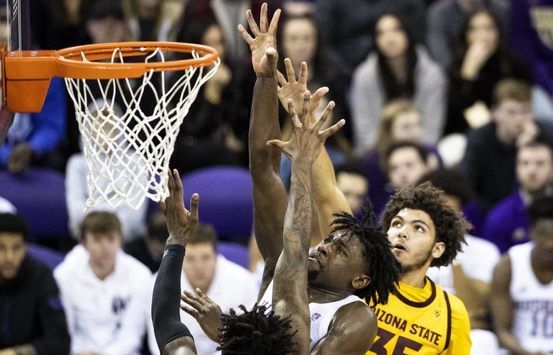 Washington Huskies forward Isaiah Stewart (33) goes up for a shot and scores against Arizona State Sun Devils on Saturday, Feb. 1, 2020 at Alaska Airlines Arena. 212837