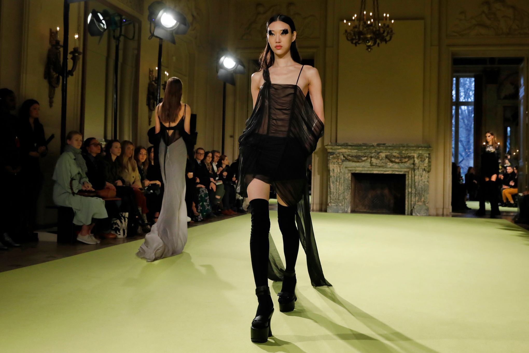 Vera Wang Interview: How She Got Started in Fashion, Her Best Career  Advice, and More