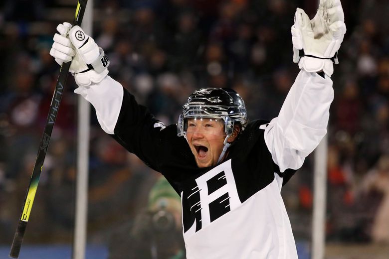 LA Kings debut their alternate jersey. 