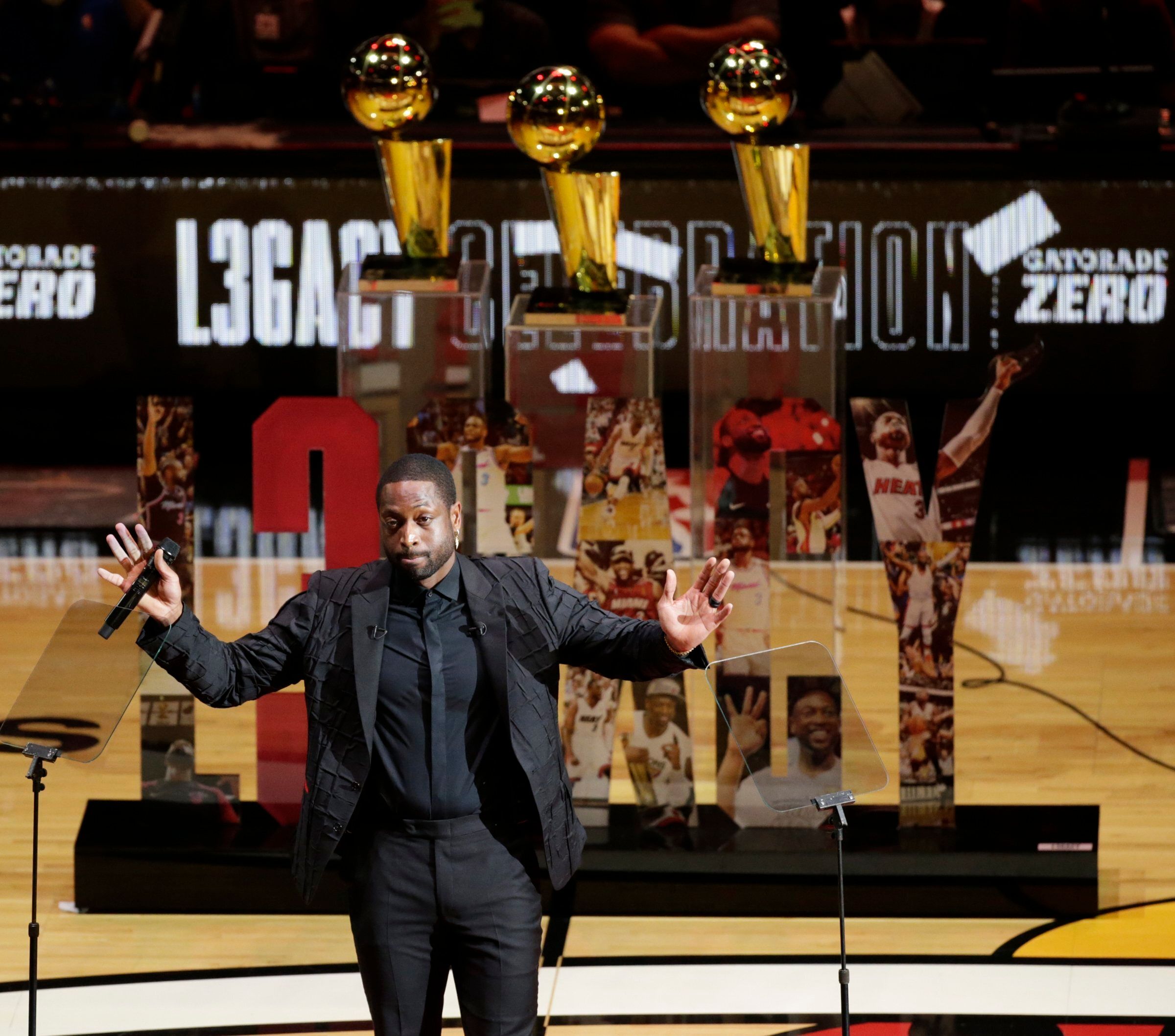 Wade expresses his gratitude at jersey retirement ceremony The