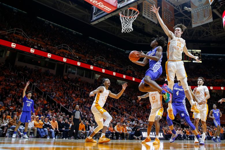 Vols hold off Wildcats for 11th consecutive home triumph