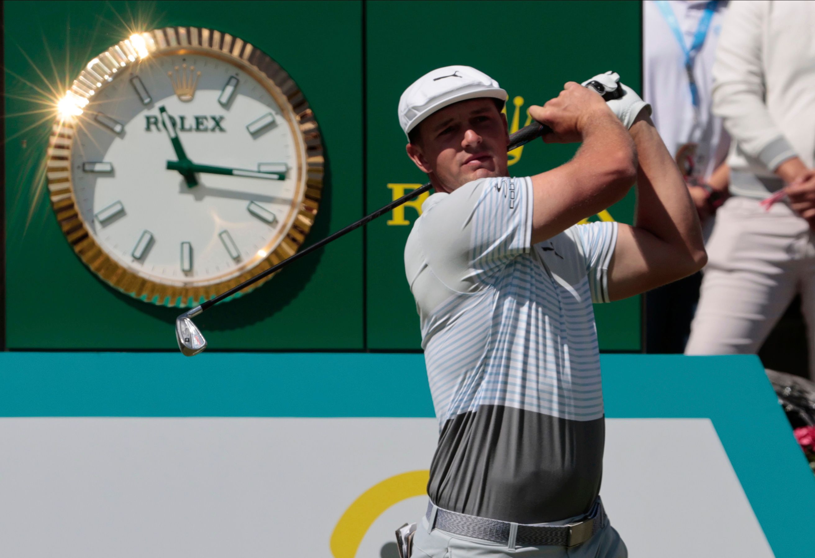 Bryson DeChambeau birdies his way to 1 shot lead in Mexico The