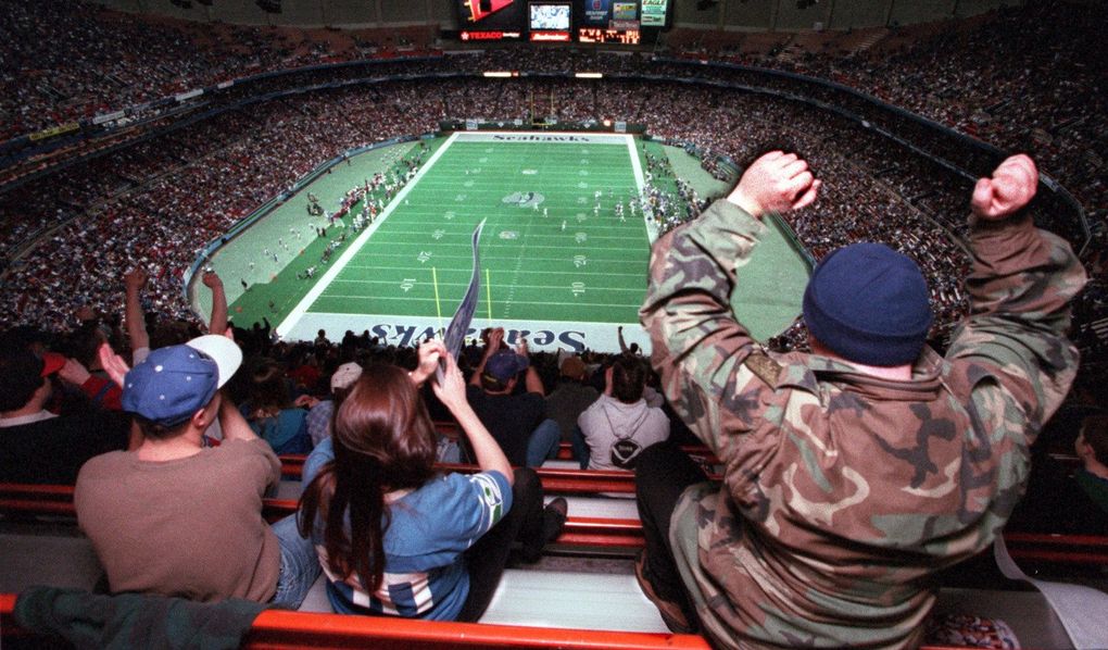 Seahawk fans cheer at the Kingdome. (Steve Ringman / The Seattle Times)