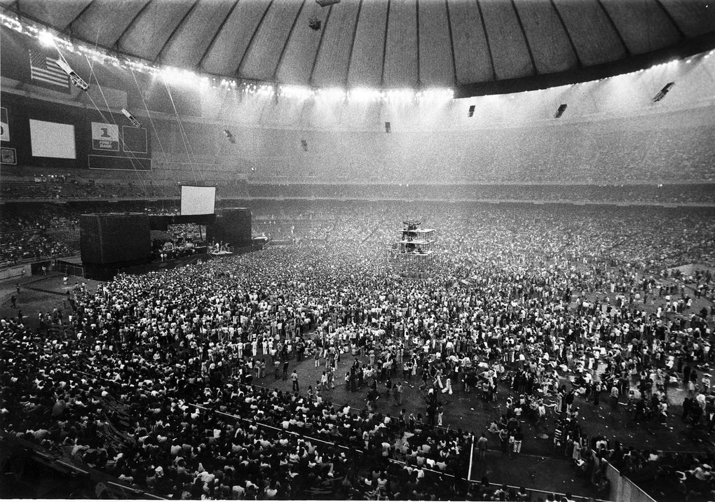 A sellout crowd fills the Kingdome to watch Paul McCartney and Wings in 1976 (Greg Gilbert / The Seattle Times)