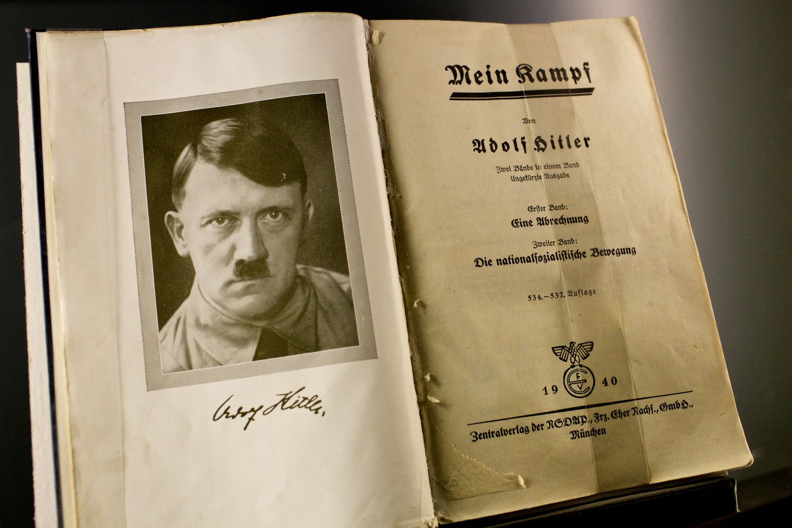 Amazon bans, then reinstates, Hitler's 'Mein Kampf' | The Seattle Times