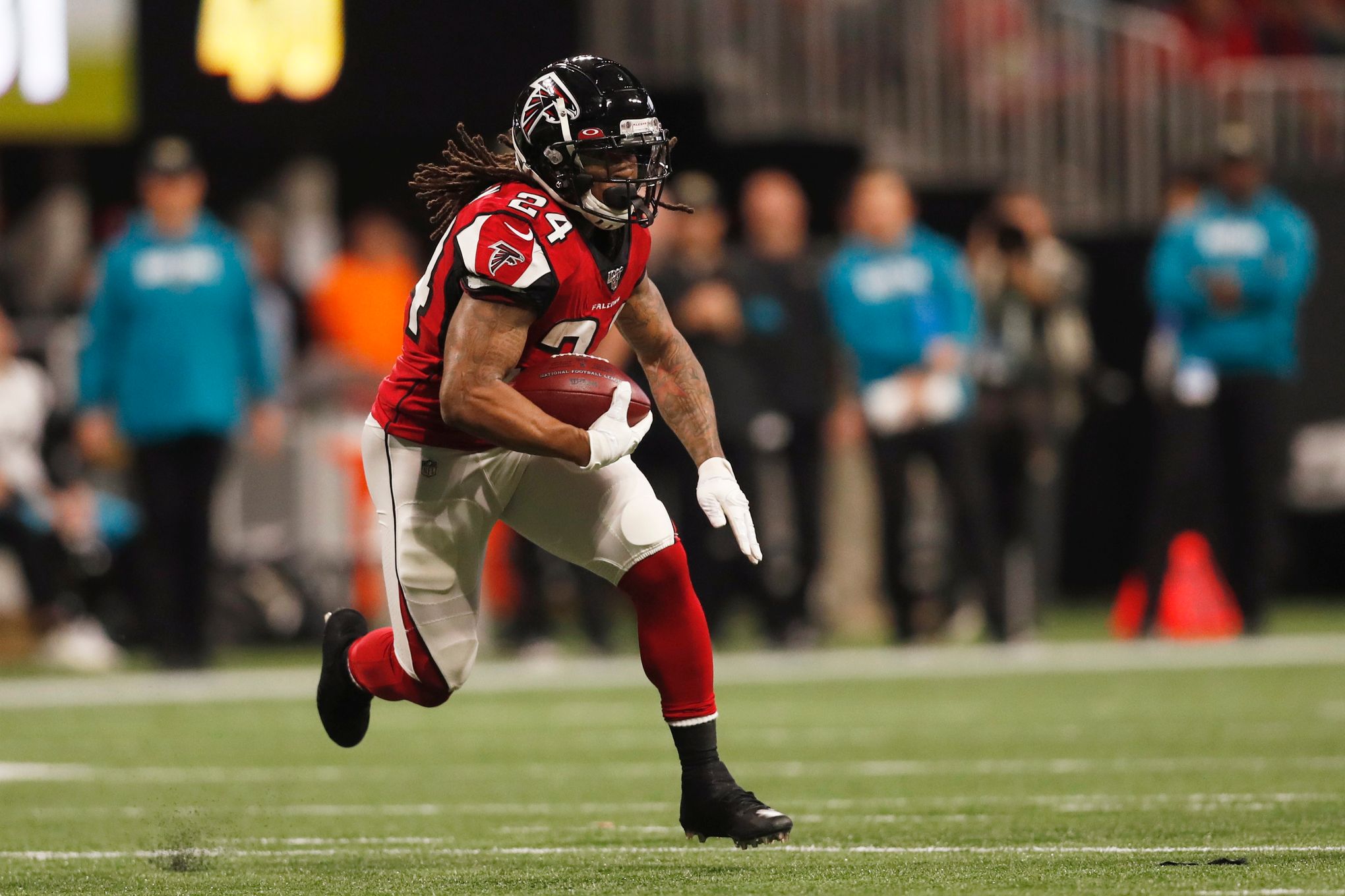 Falcons re-sign veteran to bolster defensive line