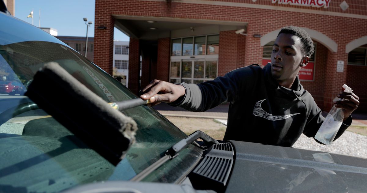 Baltimore squeegee kids find work, risks, cash at stoplights The