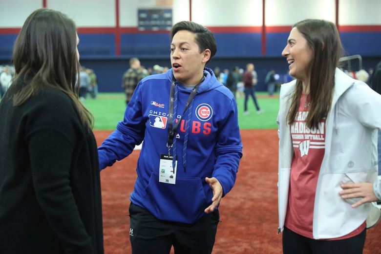 Giants' Alyssa Nakken Becomes 1st MLB Female Coach on Field - Bloomberg