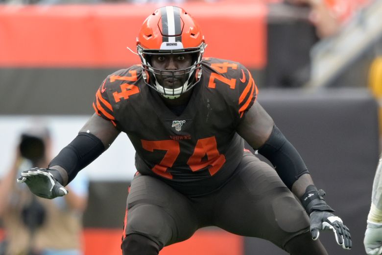 AP Source: Browns tackle Hubbard restructures contract