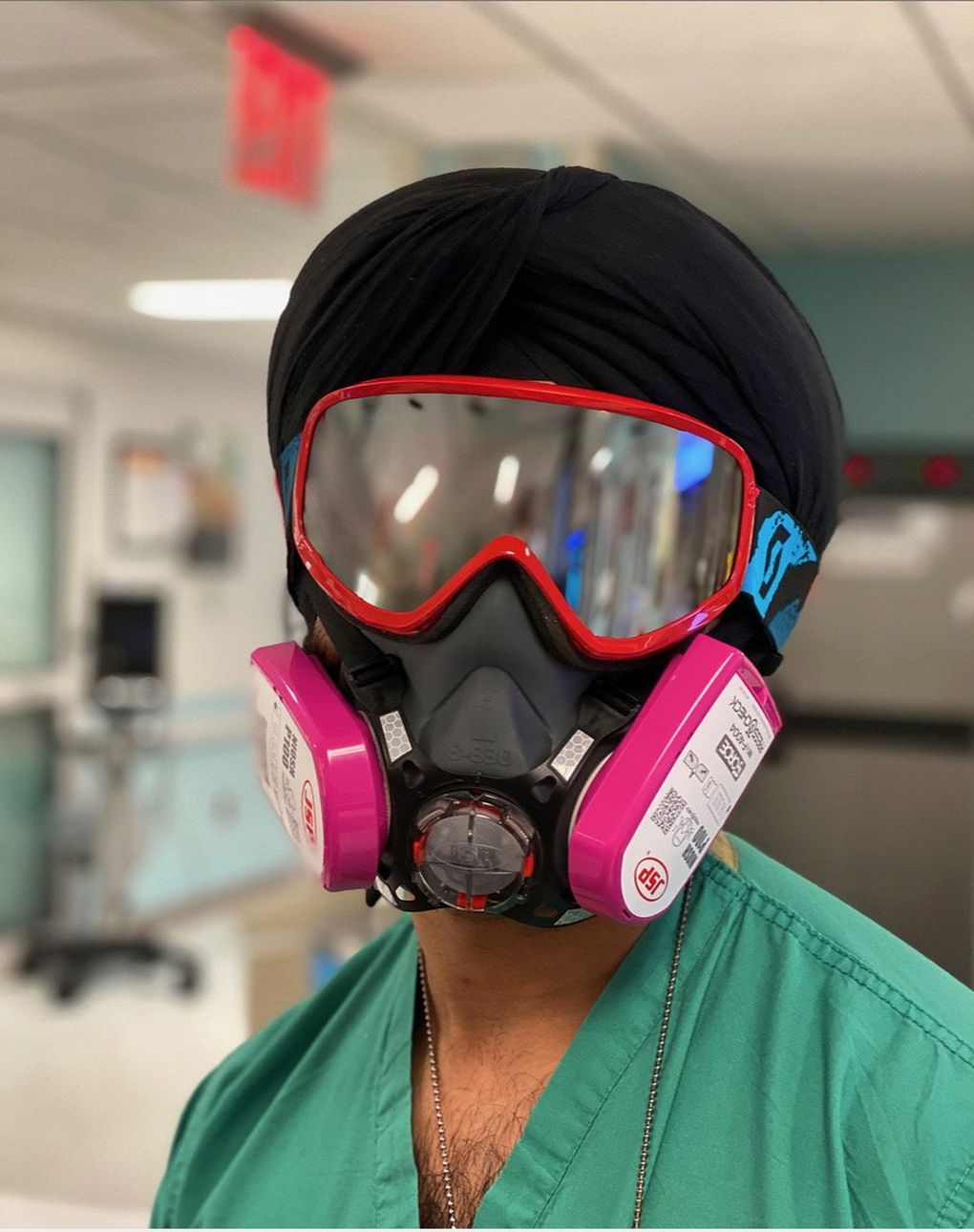 A health care worker at Jacobi Medical Center in New York City sports Goggles for Docs-donated specs while on duty. (Courtesy of Goggles for Docs)
