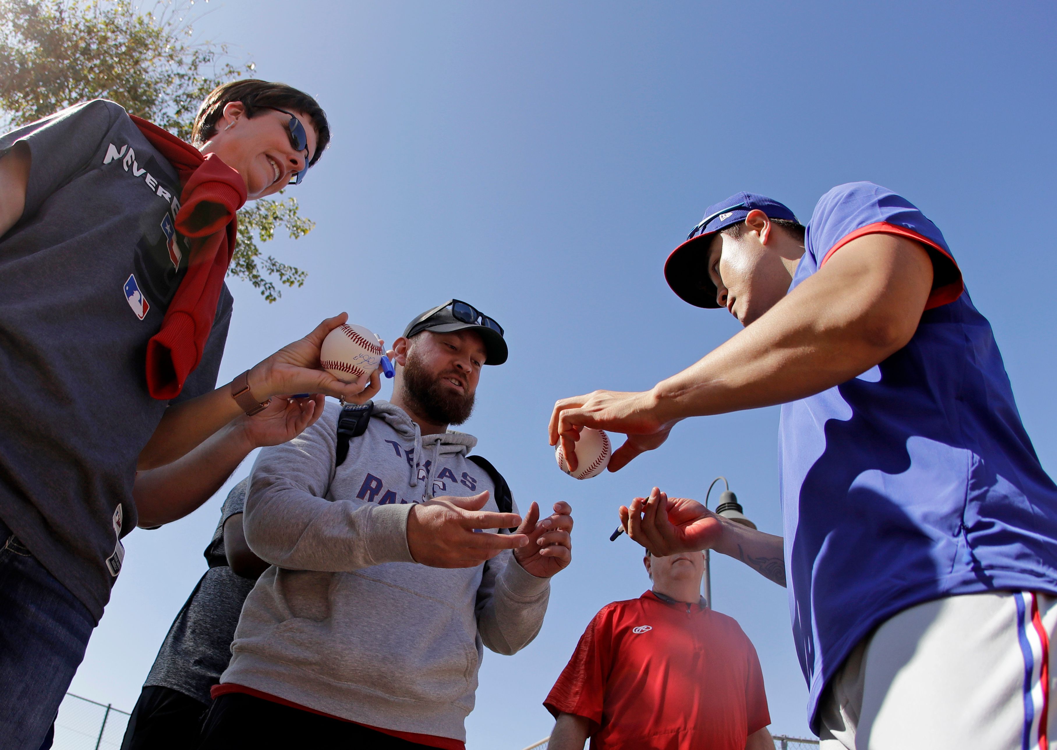 Former Mariner and Rangers vet Shin-Soo Choo giving $1K each to