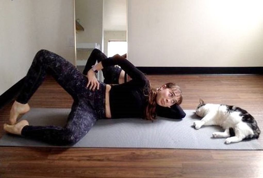 Pacific Northwest Ballet corps de ballet member Abby Jayne DeAngelo works out at home with her cat, Milkshake. (Abby Jayne DeAngelo)