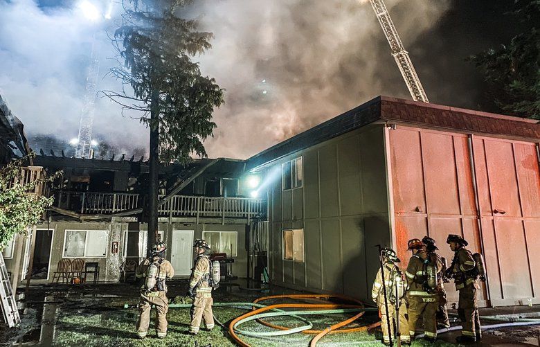 3 people injured, up to 40 displaced in Lakewood apartment building ...