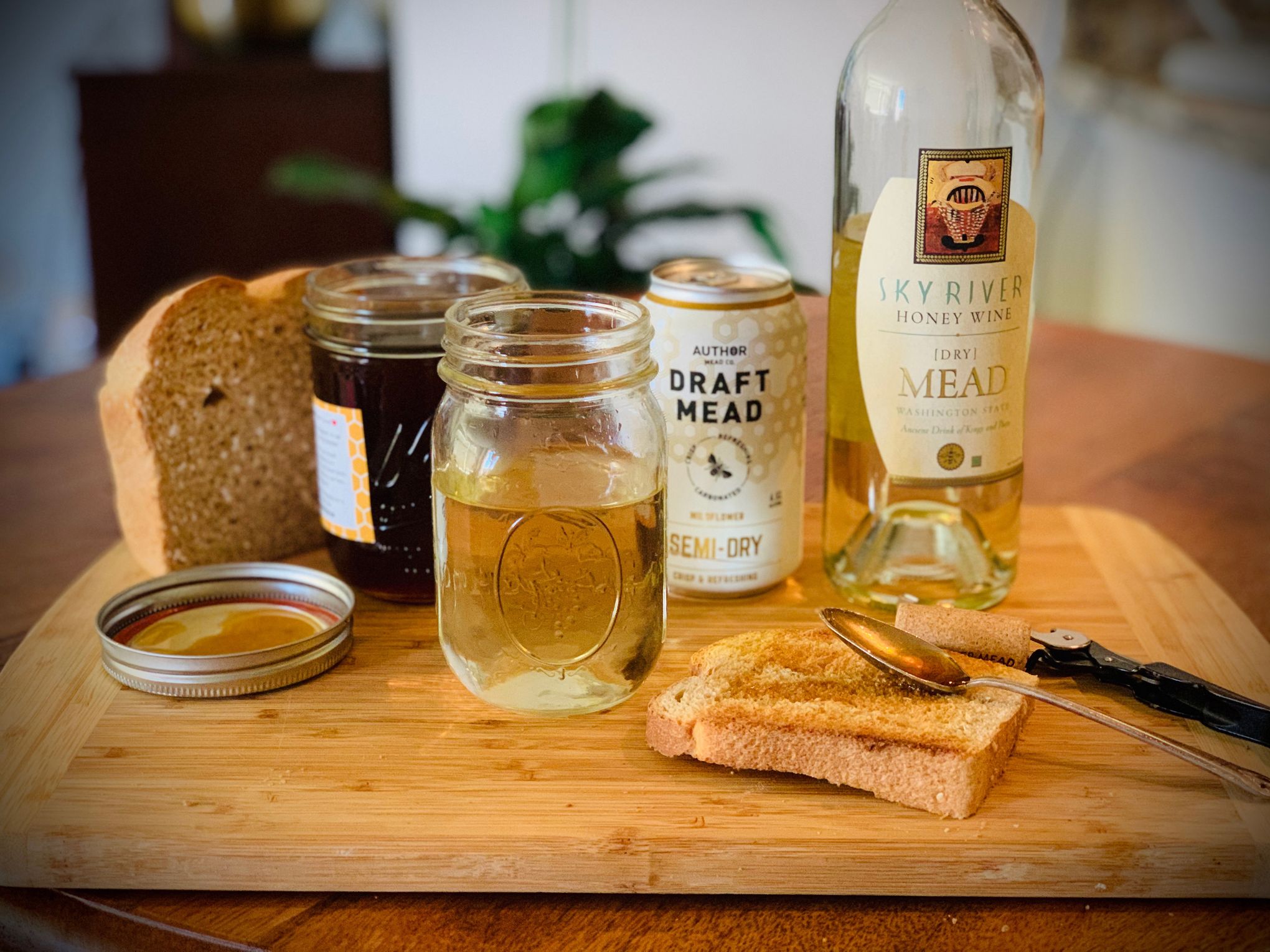 Sweet-as-honey mead is the bee's knees — so why aren't we drinking more of it? | The Seattle Times