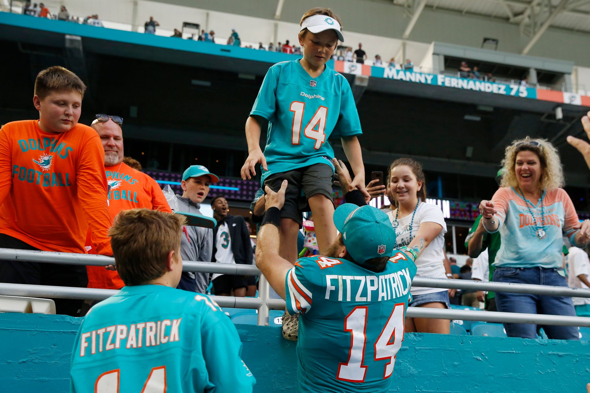 Fitzpatrick keeps his job as Dolphins QB for another week - The San Diego  Union-Tribune