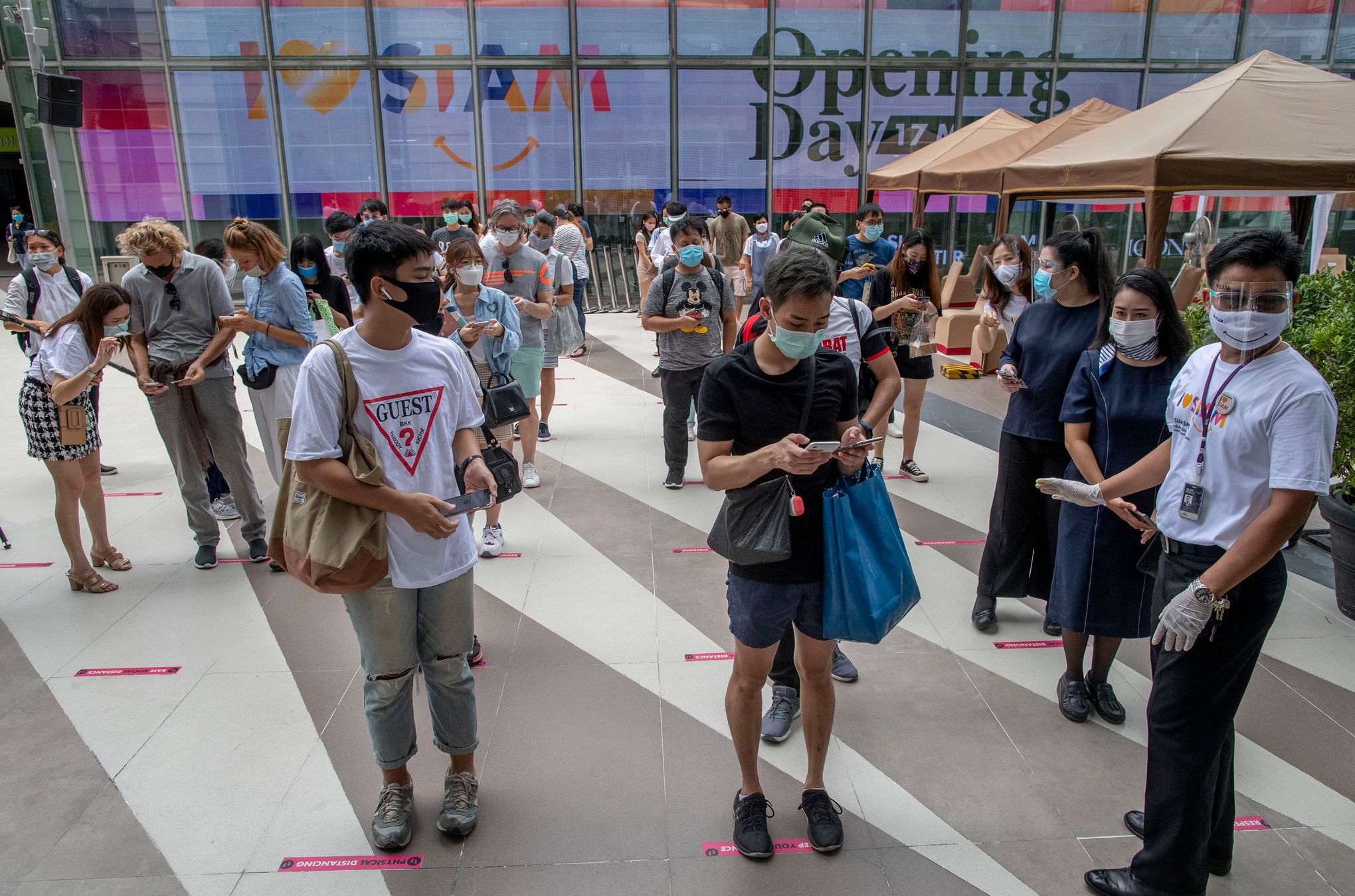 Thailand malls reopen, with temperatures taken, masks worn - The Mainichi