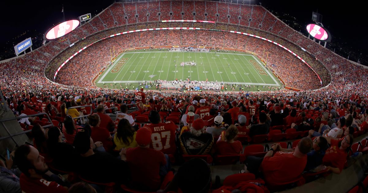 NFL - The Houston Texans and The Kansas City Chiefs kickoff in 10