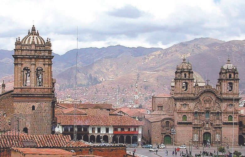 KRT TRAVEL STORY SLUGGED: WLT-PERU KRT PHOTOGRAPH BY TOM O’NEILL/BRADENTON HERALD (August 4) The Plaza de Armas showing  the  Cathedral on the left and  La Compania in the center of the city of Cuzco, Peru. (nk) 2003

KRT



0393343232