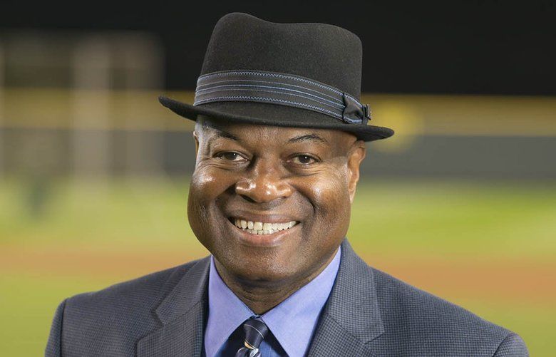 2015 photo of Mariners TV play-by-play announcer Dave Sims