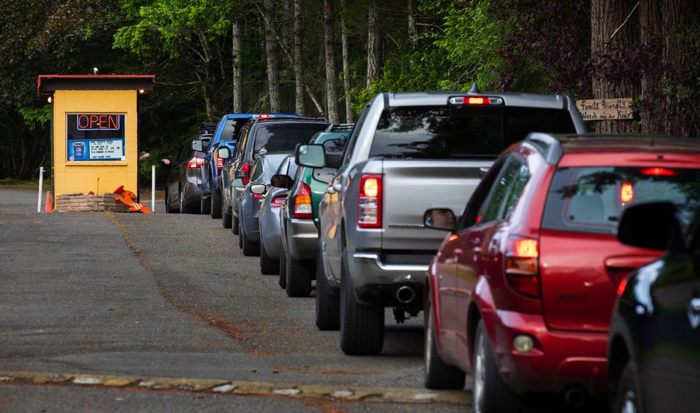 Cars line up at the entrance to the Skyline Drive-In Theater in Shelton earlier this month. Prices right now are $5/vehicle. (Ellen M. Banner / The Seattle Times)