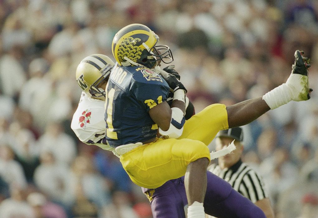 Walter Bailey, behind, intercepts a first quarter pass intended for Michigan’s Desmond Howard in the Rose Bowl on Jan. 1, 1992. (Bob Galbraith / AP)