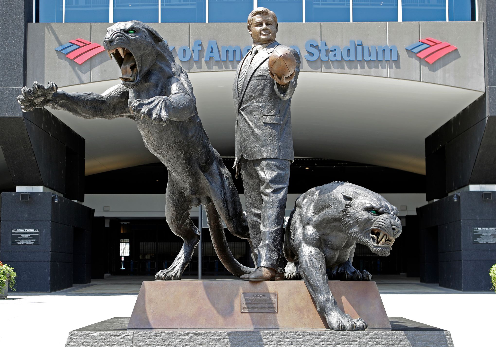 Carolina Panthers can't get rid of statue of disgraced former owner Jerry  Richardson because of clause in sale – New York Daily News