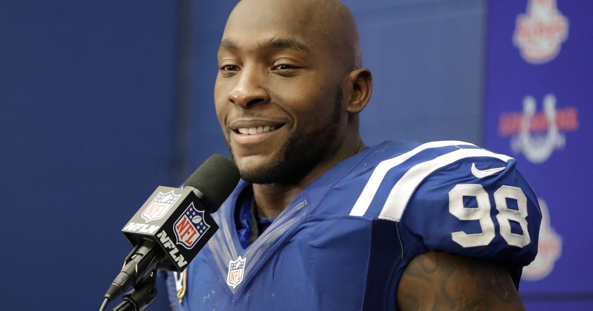 Colts Robert Mathis Awarded Deacon Jones sack award, loses out on