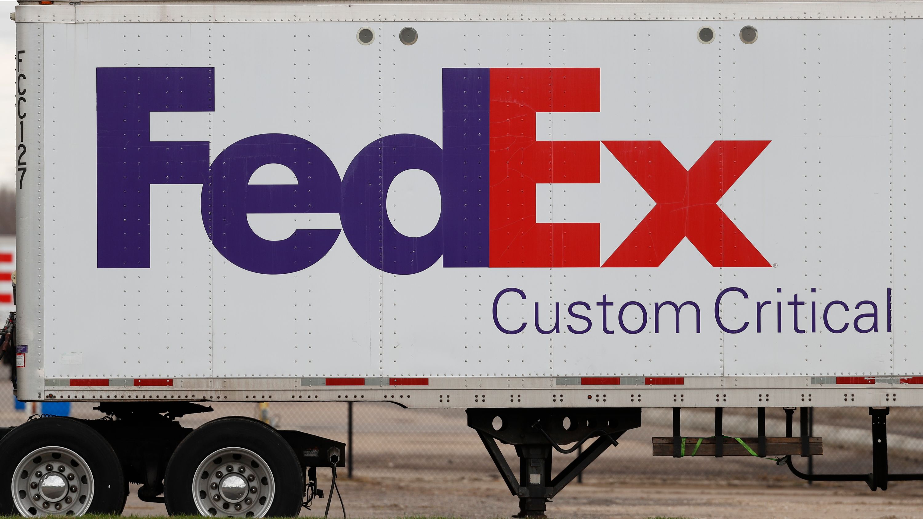 FedEx reports a loss but revenue tops Street expectations The