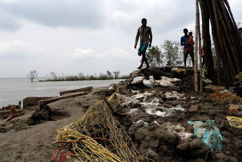 Indian fisherman. editorial photography. Image of sundarban - 14733187