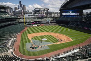 Mariners deal with rare Fourth of July with no baseball game