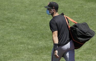 SF Giants' Posey opts out, citing twins' health as reason