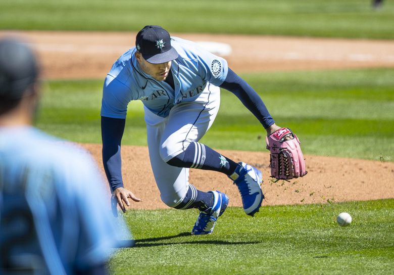 Mariners Poke Fun at Rodriguez After He Tumbled Attempting a