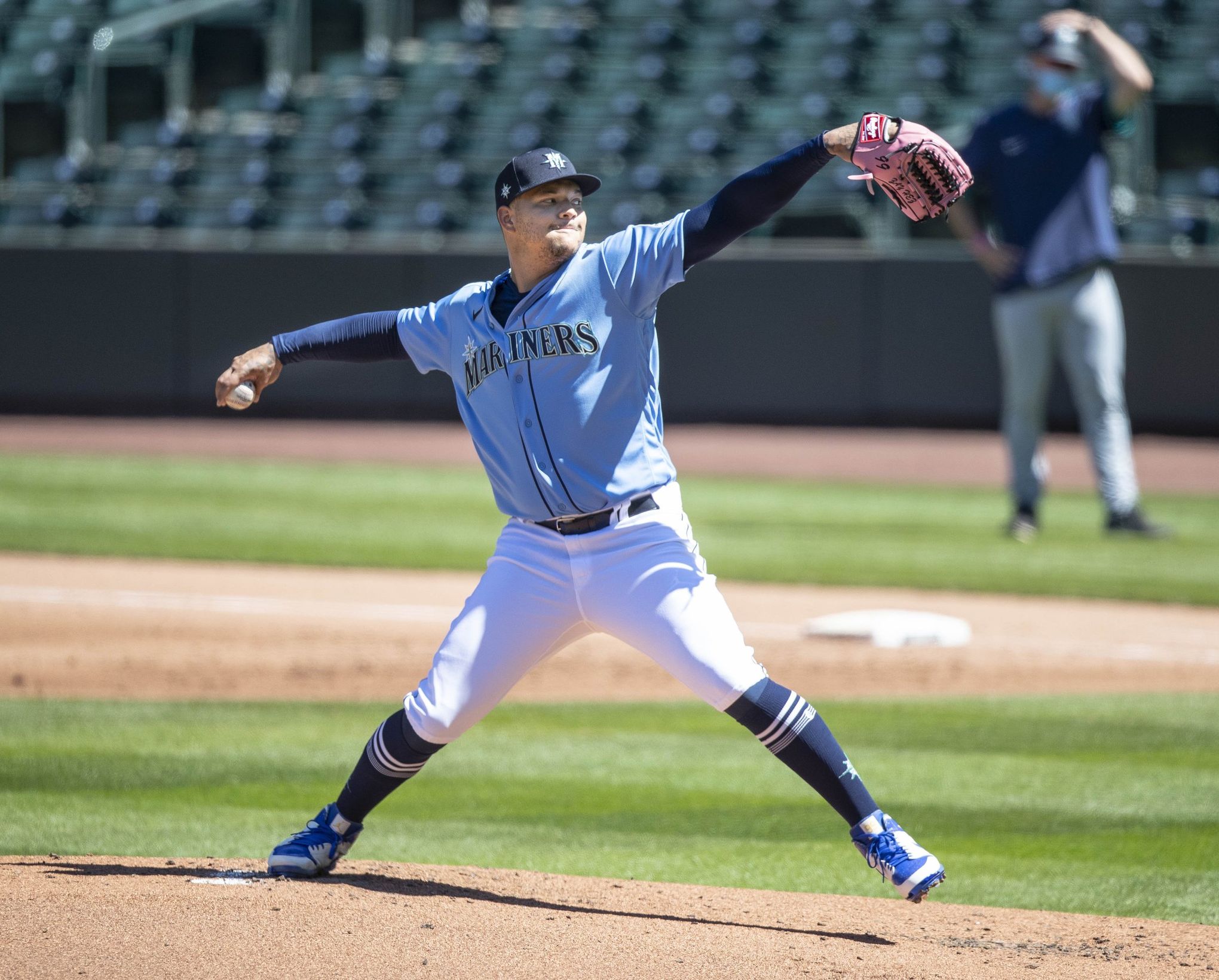 Mariners Poke Fun at Rodriguez After He Tumbled Attempting a