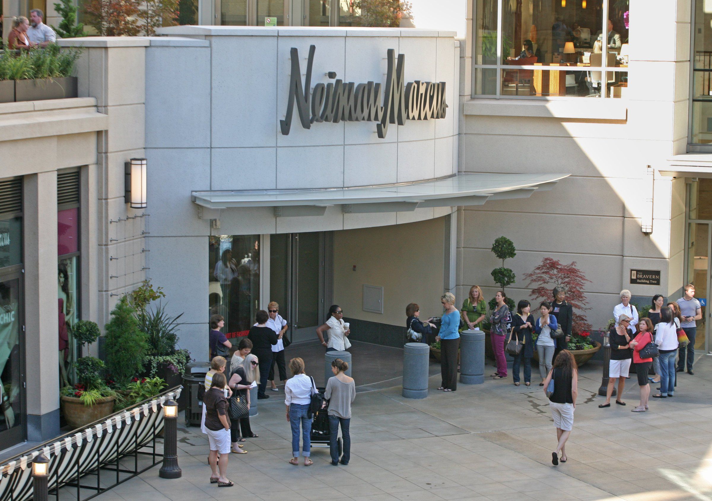 Neiman marcus discount de bravern center