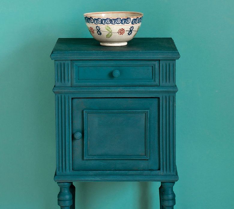 Can You Put Polyurethane Over Chalk Paint: Expert Tips