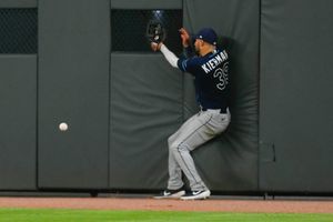 Freeman powers Braves to 7-4 win, snaps Rays' 4-game streak