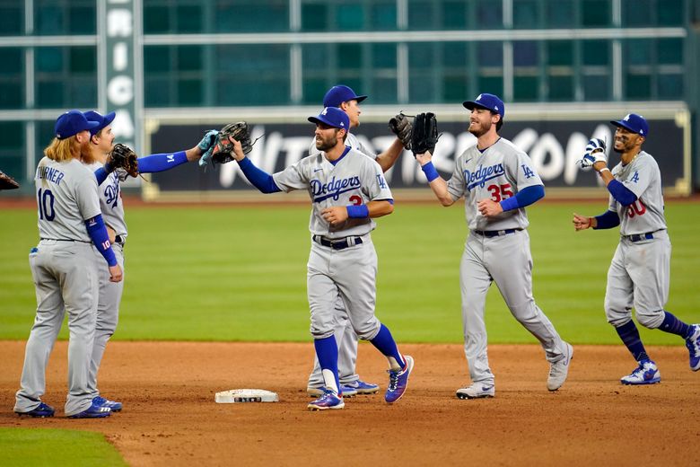 Los Angeles Dodgers' Edwin Rios leads off second during the second