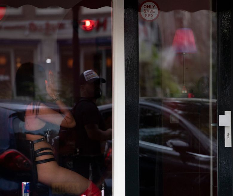 ulæselig motivet Demon Play Amsterdam's red-light district emerges from lockdown | The Seattle Times