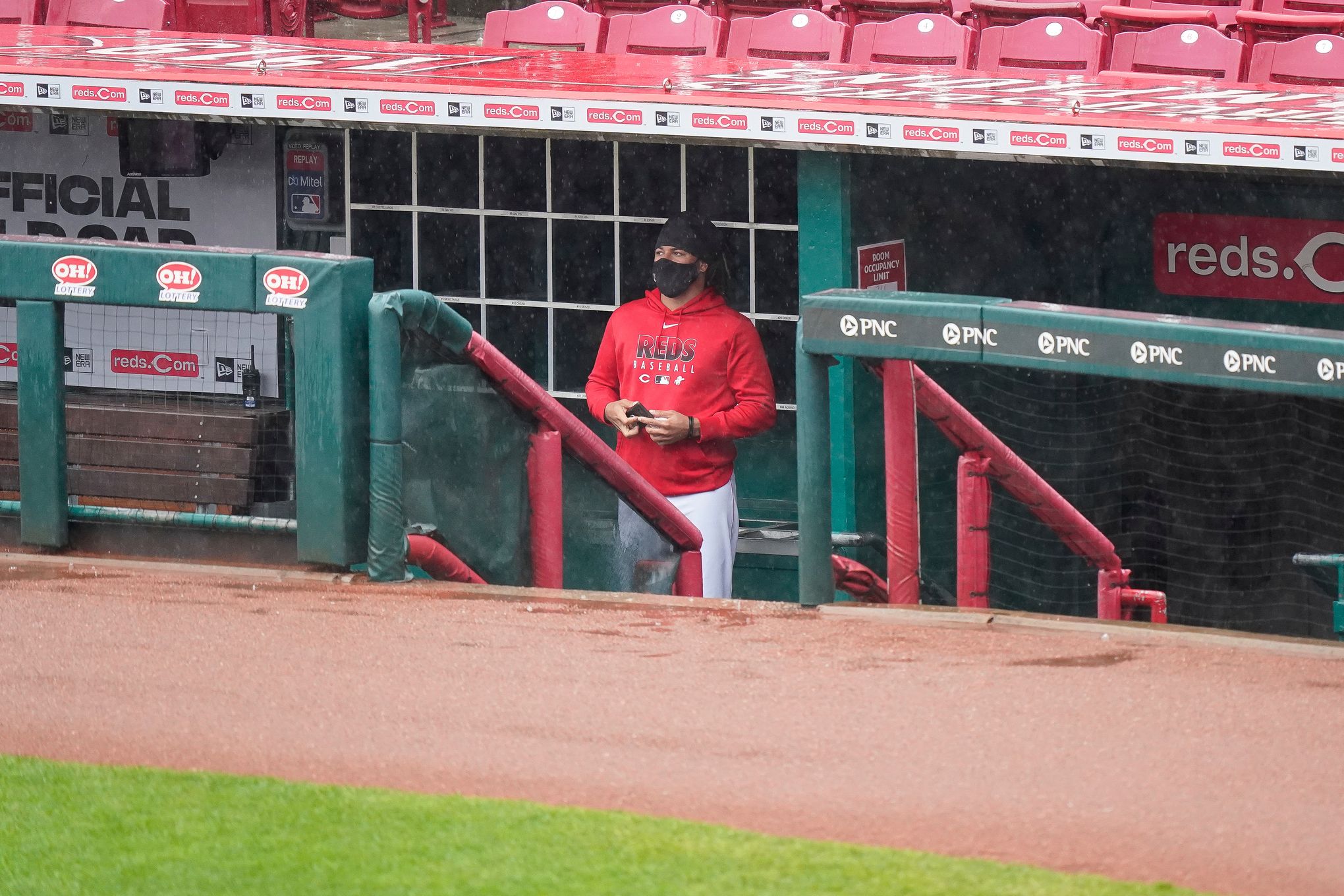 Cincinnati Reds starting pitcher Luis Castillo (58) stands on the